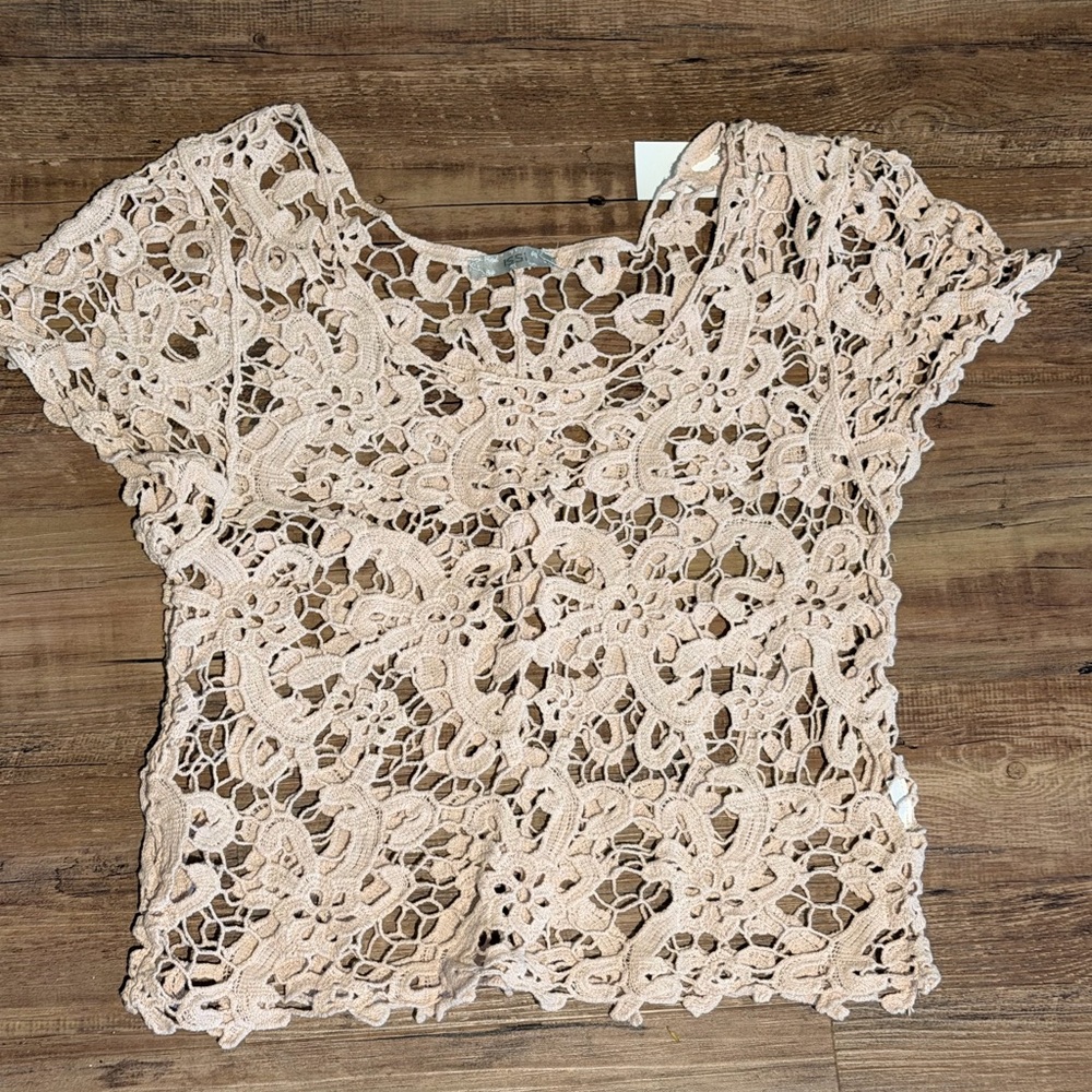 ISSI Crochet Lace Crop Top in Light Beige